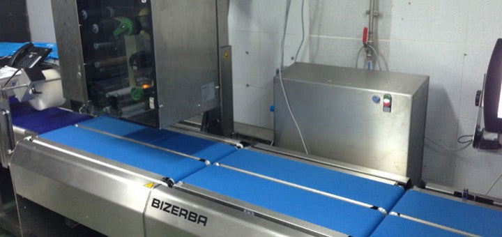 La fábrica de Jamones Aljomar adquiere una moderna etiquetadora única en Guijuelo