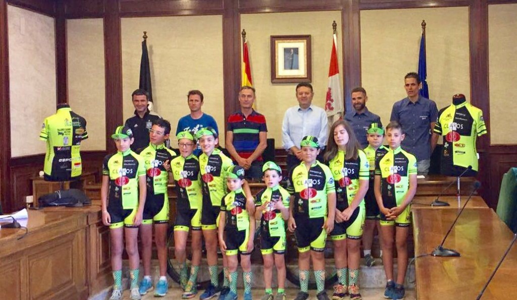 Aljomar apoyando al ciclismo