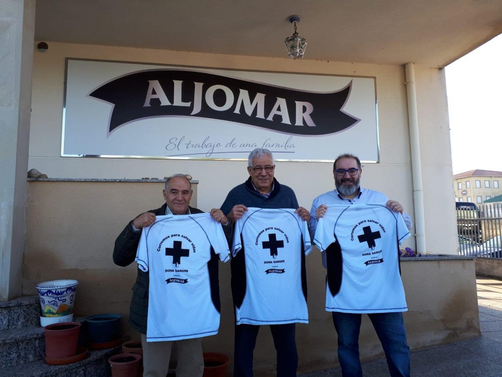 Las camisetas Donantes de Sangre-Aljomar, listas para la San Silvestre