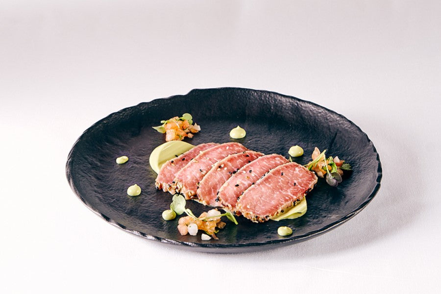 Tataki de lomo Aljomar con pico de gallo y guaconesa