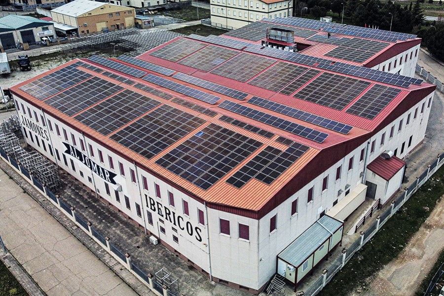 Aljomar invierte en energía solar con parques solares de 450 kW para autoconsumo