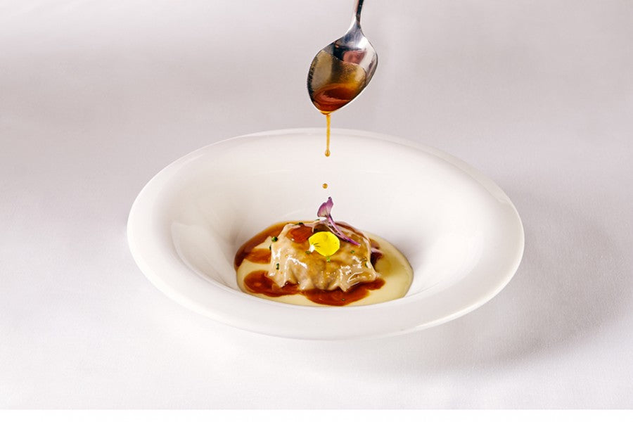 Ravioli de Carrillera Ibérica Aljomar al Palo Cortado sobre cremoso de patata