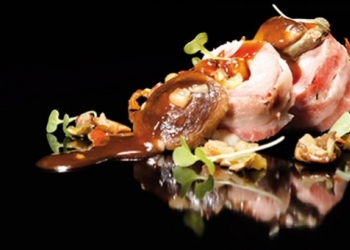 Solomillo Ibérico Albardado en Panceta Ibérica, con salsa de miel y romero y men