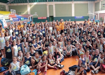 Aljomar en el campus de baloncesto de Marta Fernández