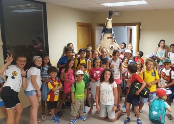Visita de Aljomar a las actividades infantiles del ayuntamiento de Santa Marta