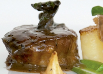 Aljomar Iberico Pig trotters in wine sauce