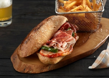 Aljomar Iberico pork loin sándwich