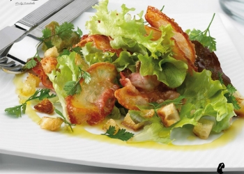 Salad with fresh croutons and Aljomar Iberico Chorizo