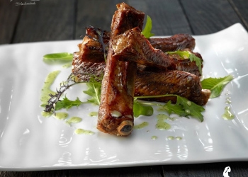 Aljomar Iberico pork ribs with parsley and lemon sauce