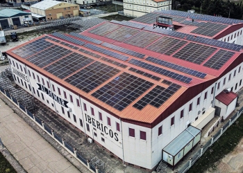 Aljomar invierte en energía solar con parques solares de 450 kW para autoconsumo