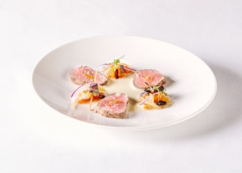 Solomillo Ibérico Aljomar en escabeche con ajoblanco de coco