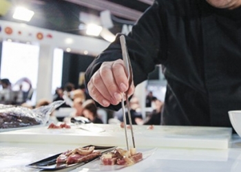 Jamones Aljomar y Arrabal, plato de lujo en la cena de gala del Congreso de Aeco
